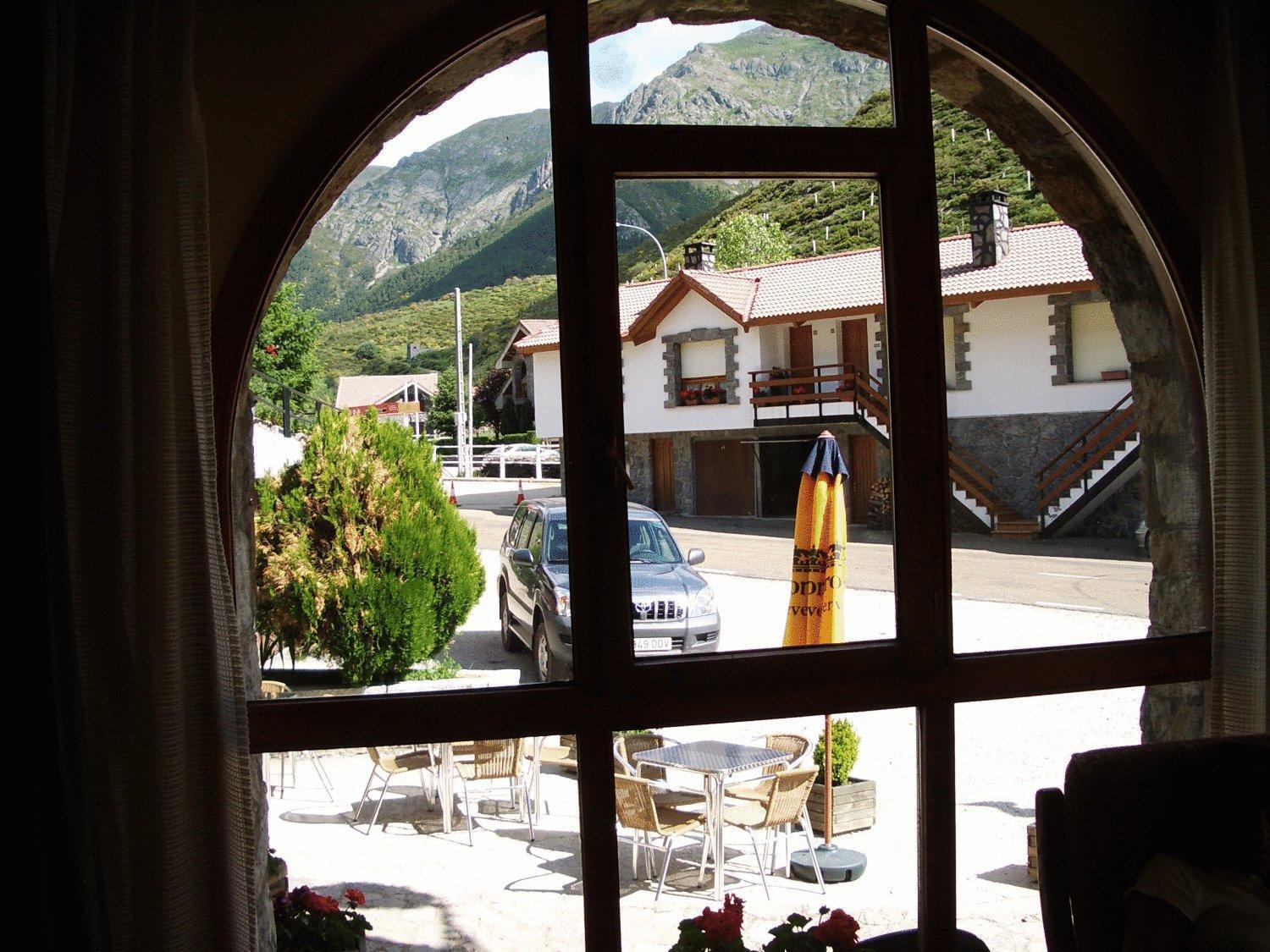 Hostal San Glorio Llánaves de la Reina Exterior foto