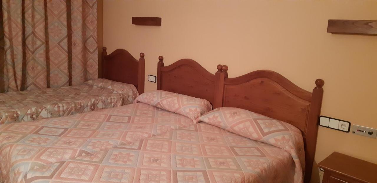 Hostal San Glorio Llánaves de la Reina Exterior foto